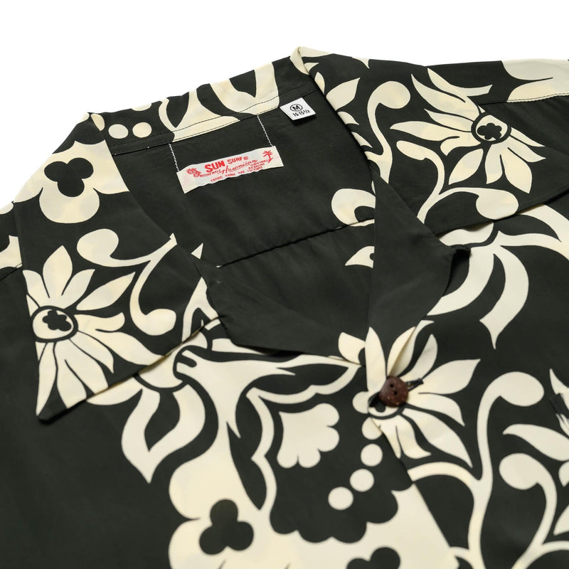 Sun Surf Sunlight Flower Short Sleeve Hawaiian Black Collar Detail 2